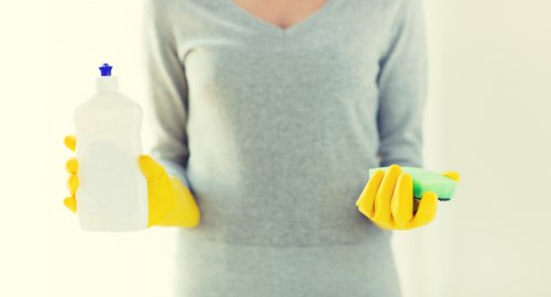 Local window cleaner working around access challenges in South London