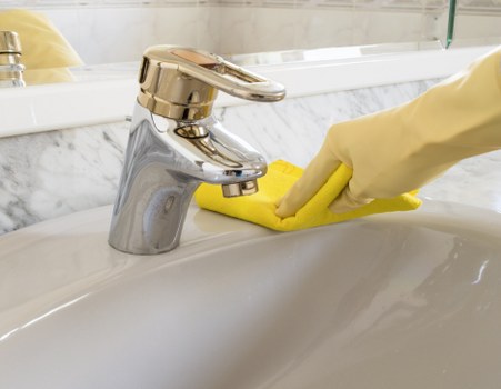 Kitchen and bathroom house cleaning service in a local Elephantandcastle property